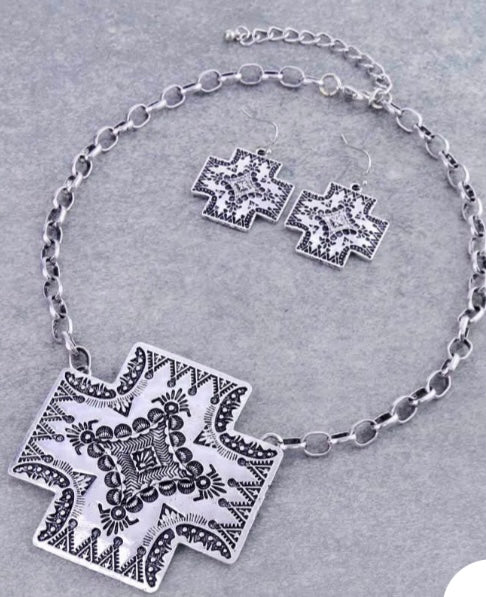 WESTERN CROSS PENDANT NECKLACE