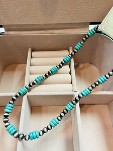 SHORT NAVAJO AND TURQUOISE NECKLACE